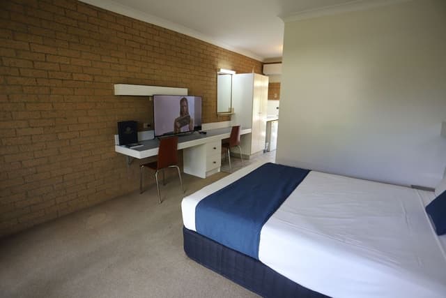 Executive Queen Room (No Pets)