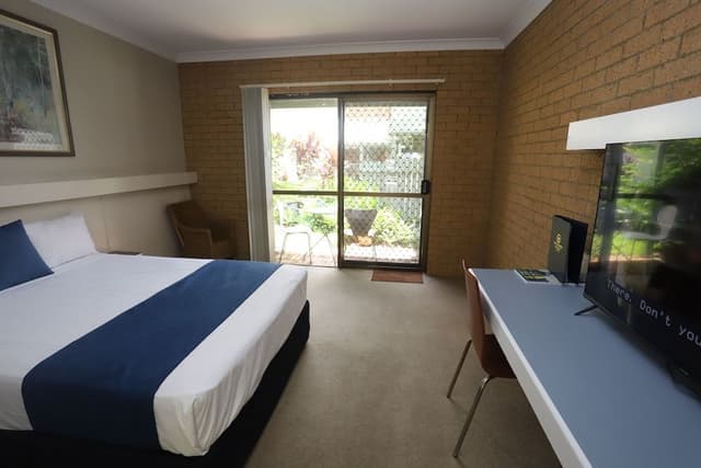 Executive Queen Room (No Pets)