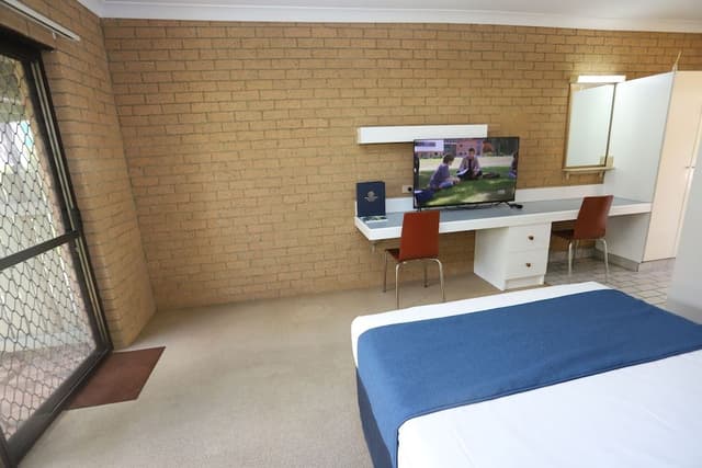 Executive Queen Room (No Pets)