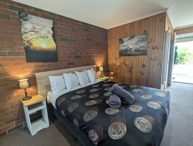 Standard Room, 1 Queen Bed