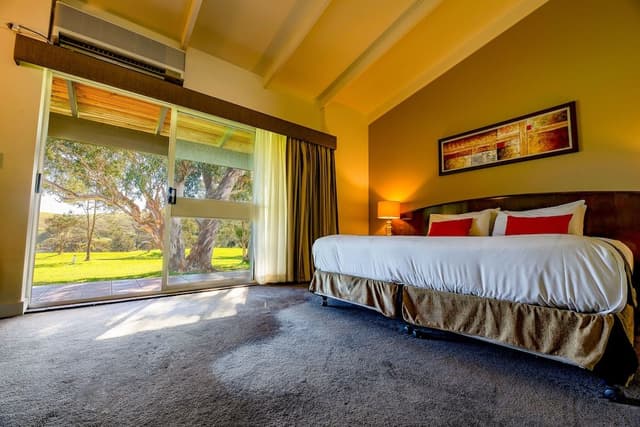 Room, 1 Queen Bed, Golf View