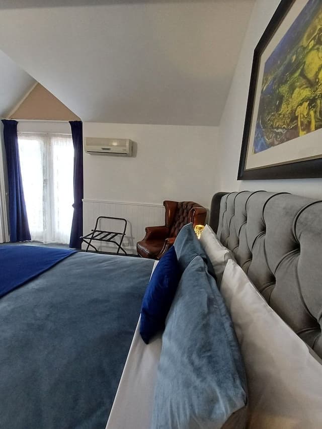 Room, Balcony