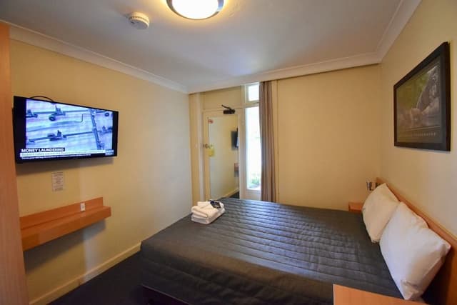 Standard Room, Non Smoking (Budget Queen Room)
