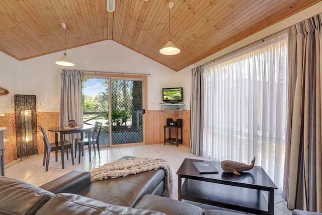 Honeymoon Cabin, 1 King Bed, Jetted Tub