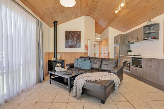 Honeymoon Cabin, 1 King Bed, Jetted Tub