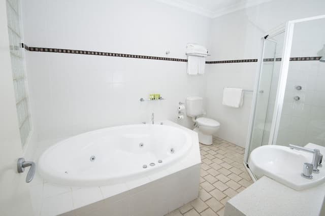 Deluxe King Spa Room