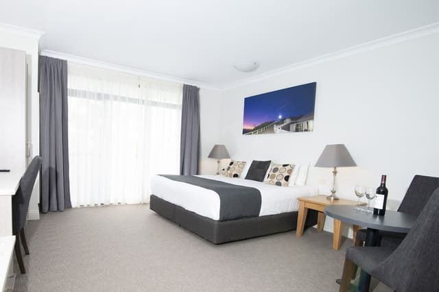 Deluxe King Spa Room