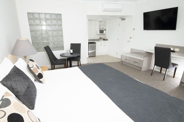 Deluxe King Spa Room