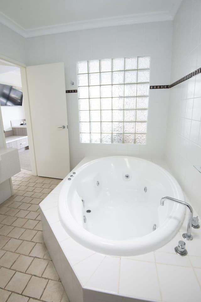 Deluxe King Spa Room