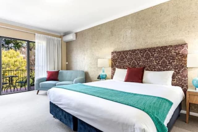 Deluxe King Room, Free Wi-Fi & Parking