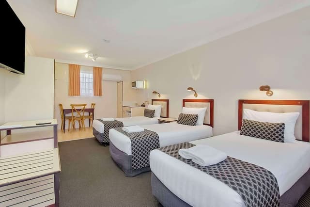 Room, 3 Twin Beds