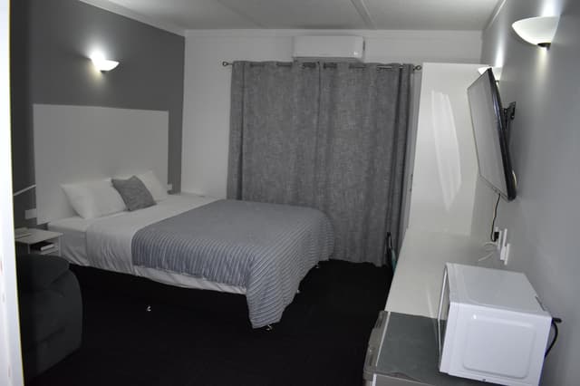 King Room - Non-Smoking