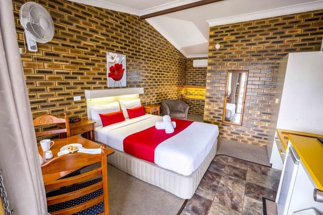Standard Queen Room