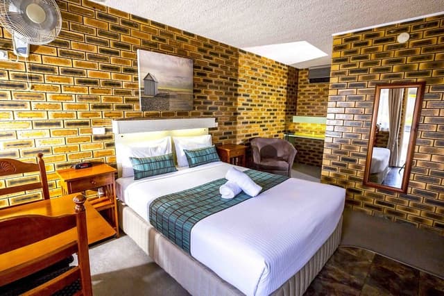 Standard Queen Room