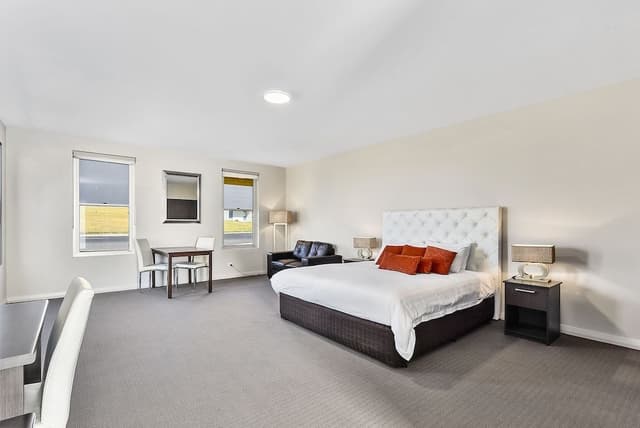 King Size Studio Apartment - Deluxe Suite 5