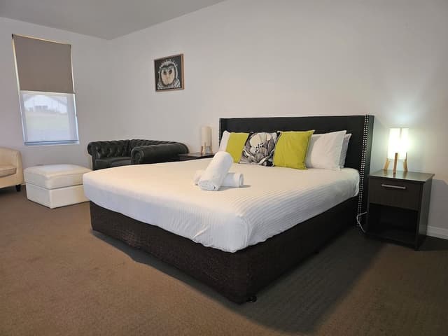 King Size Studio Apartment - Deluxe Suite 5
