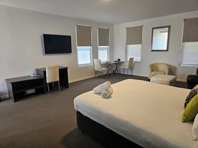 King Size Studio Apartment - Deluxe Suite 5