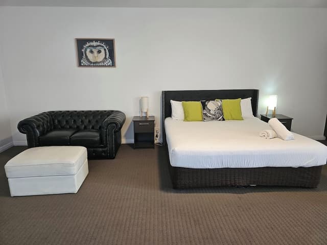 King Size Studio Apartment - Deluxe Suite 5