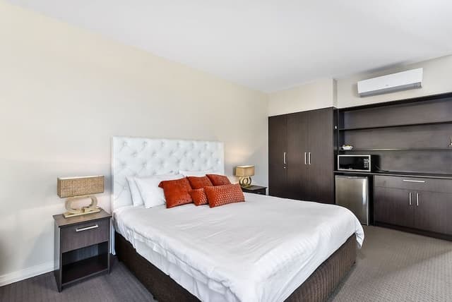 King Size Studio Apartment - Deluxe Suite 5