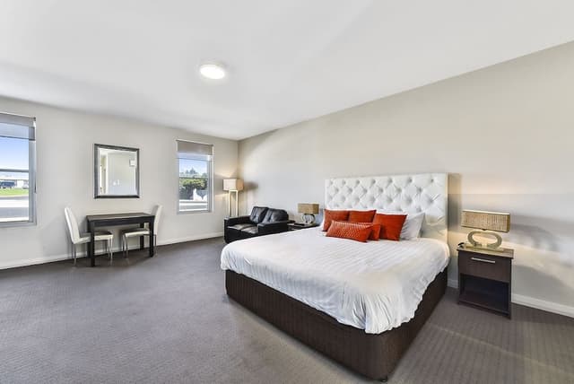 King Size Studio Apartment - Deluxe Suite 5