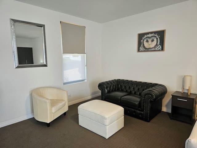 King Size Studio Apartment - Deluxe Suite 5