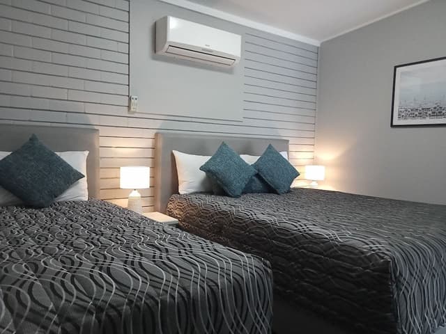 Deluxe Large Family Room for 7
