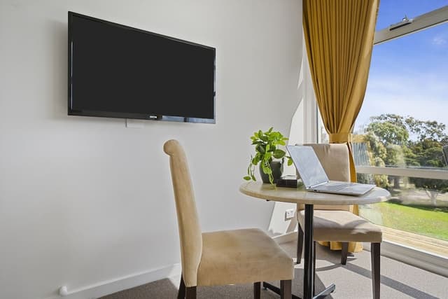 Deluxe Single Room, 1 King Bed, Jetted Tub