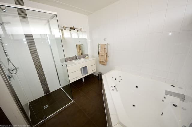 Motel Spa Room