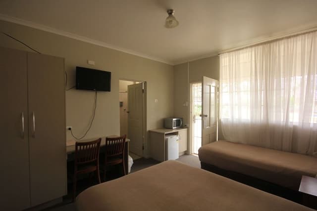 Economy Room, Multiple Beds