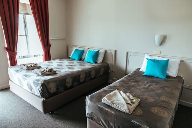 Queen Plus Single Room