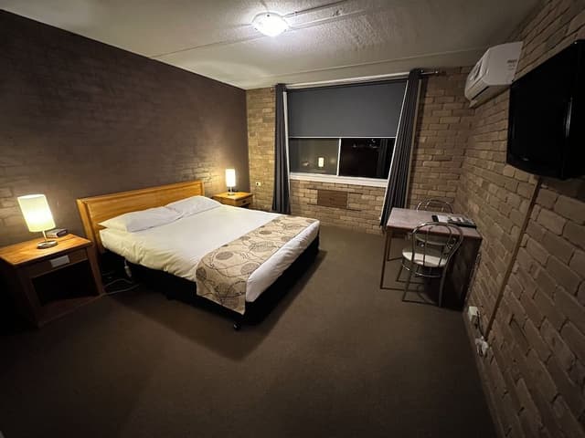 Standard Queen Room