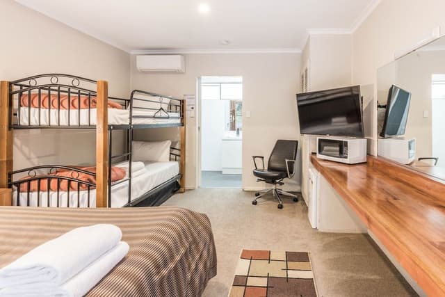 Family Suite, 1 Bedroom, Non Smoking, Kitchenette