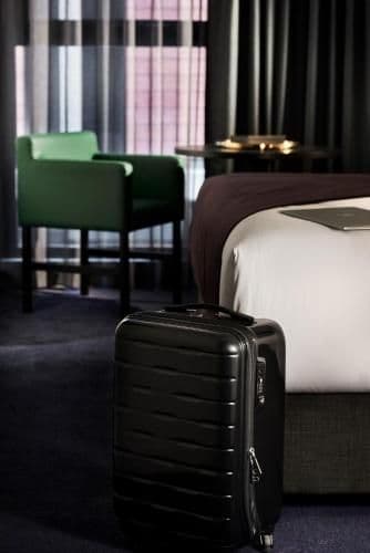 Midnight Lounge, Larger Guest room, 1 King