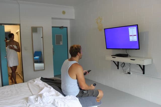 Comfort Room, 1 Queen Bed, Ensuite