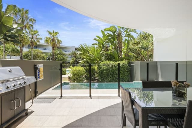 3 Bedroom Swim Up Apartment