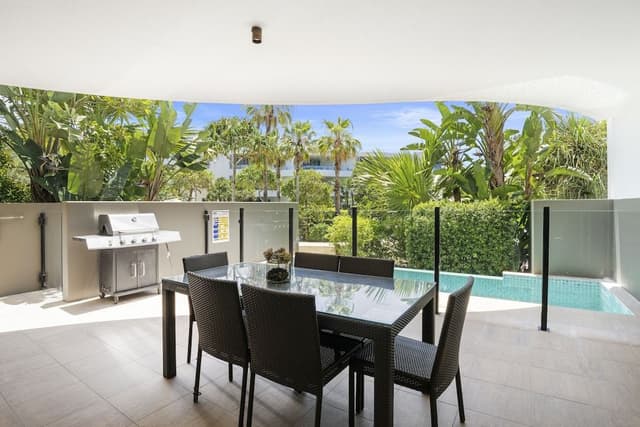 3 Bedroom Swim Up Apartment
