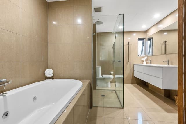 3 Bedroom Swim Up Apartment
