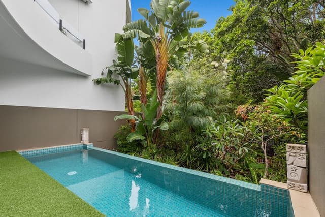 3 Bedroom Swim Up Apartment