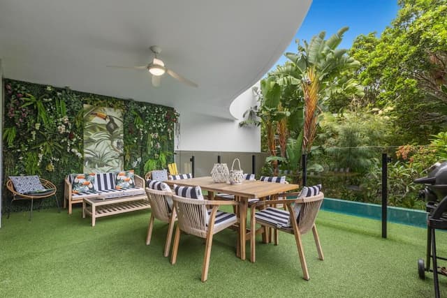 3 Bedroom Swim Up Apartment