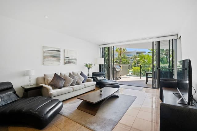 3 Bedroom Swim Up Apartment