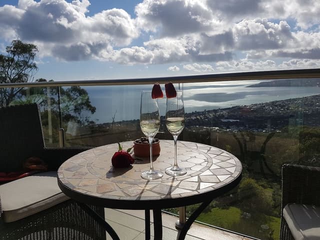 Luxury Penthouse, 1 King Bed, Bay View, Sea Facing