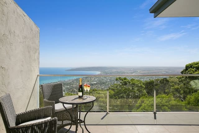Luxury Penthouse, 1 King Bed, Bay View, Sea Facing