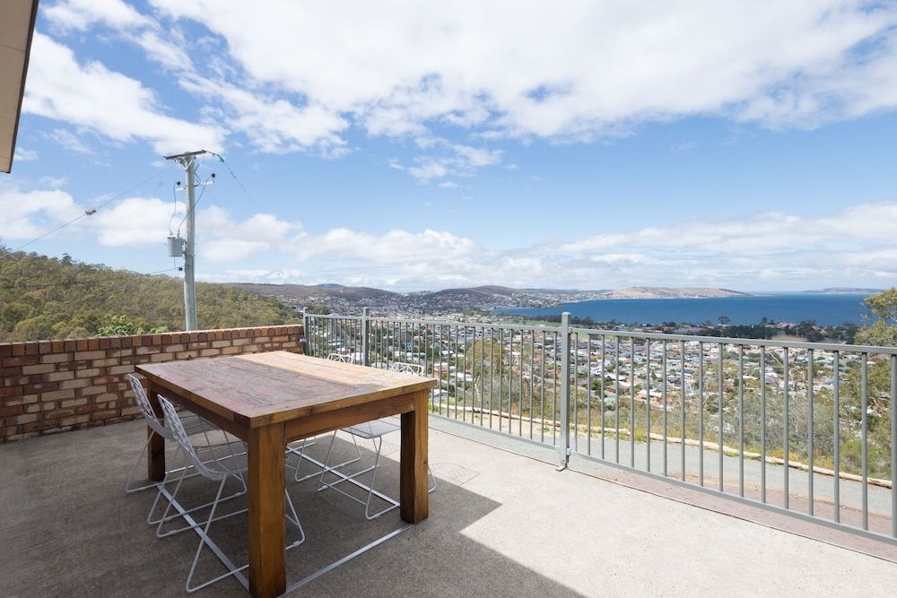 Hilltop House1