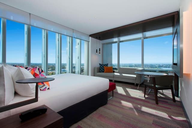 Breezy, Room, 1 King Bed, River View