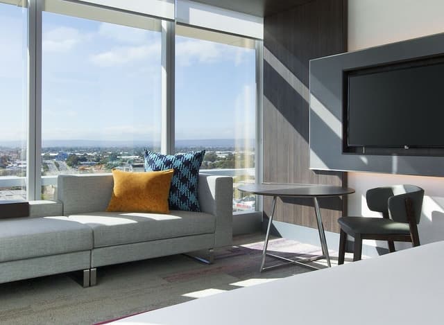 Breezy, Room, 1 King Bed, Corner