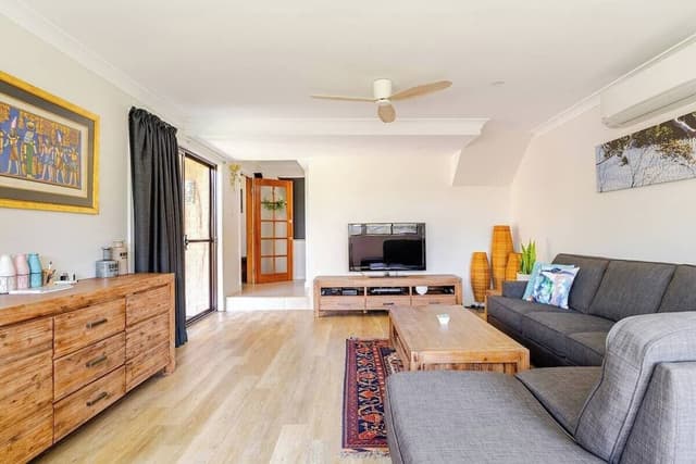 Self Contained 2 Bedroom, 2 Bathroom House