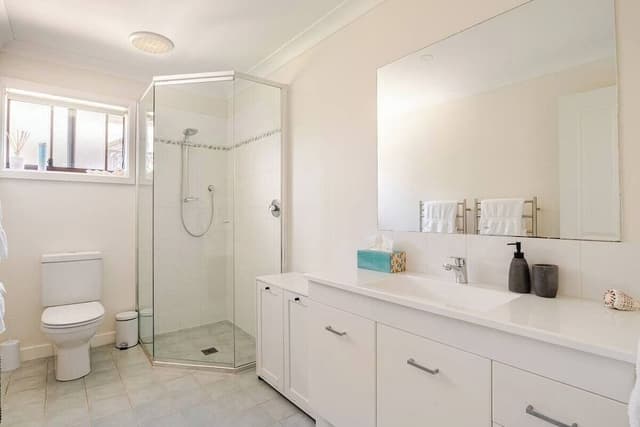 Self Contained 2 Bedroom, 2 Bathroom House