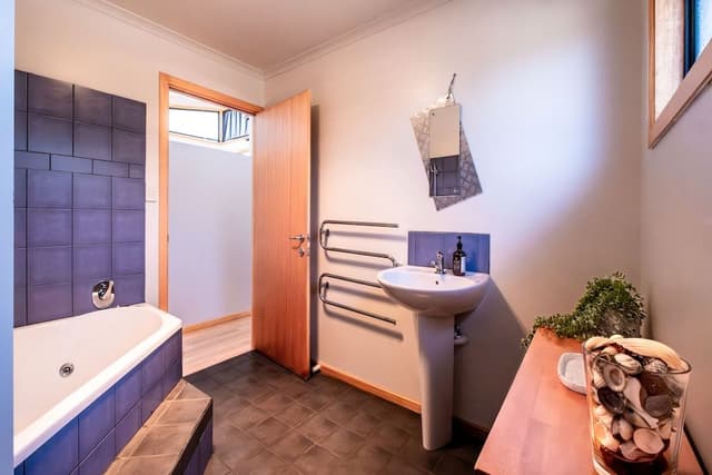 2 Bedroom House with Ocean Views
