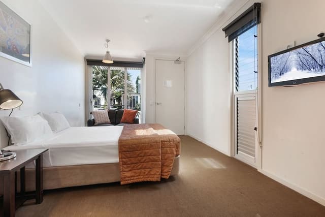 Executive Room, 1 Queen Bed, Mobility Accessible