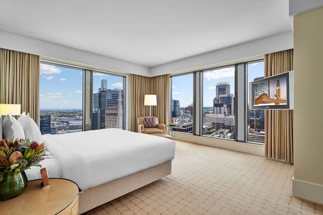 Deluxe Suite (Club Access)